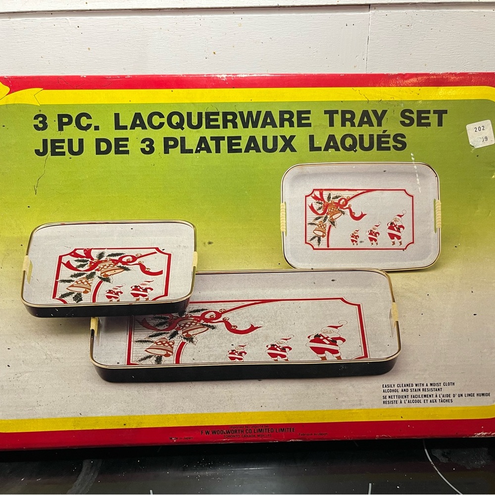 3 Pc Vintage Lacquerware Tray Set (see photos for actual print) NEW